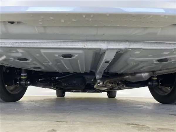 Toyota Noah 1.8 Hybrid S-Z Comfort Convenience Package Genuine 10.5-inch Display Audio Flip-down Monitor Backup Camera BSM ETC2.0 Front/Rear Dashcam Radar Cruise Seat Heater AC100V HDMI Triple Eyes (White Pearl Crystal Shine) — photo 9