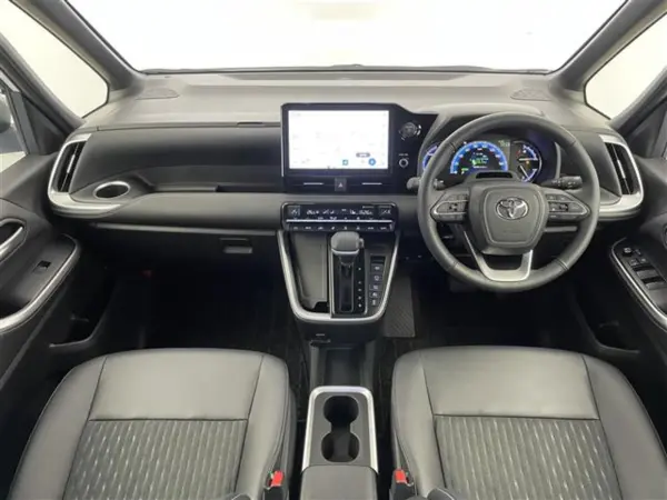 2025 Toyota Noah — photo 2