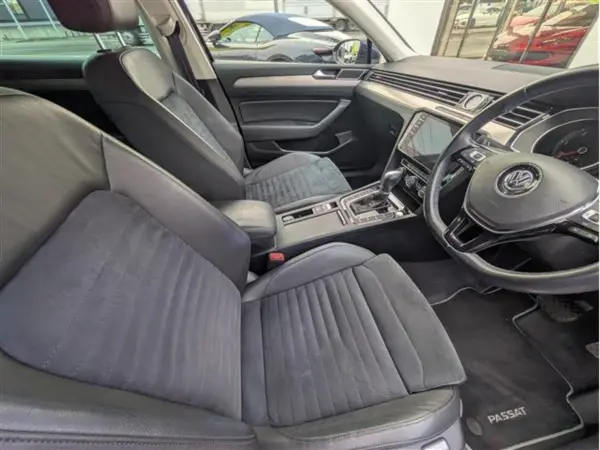 Volkswagen Passat Variant TDI Elegance Line Diesel Turbo Genuine Full-Seg Navigation ETC Dashcam Backup (Atlantic Blue) — photo 8