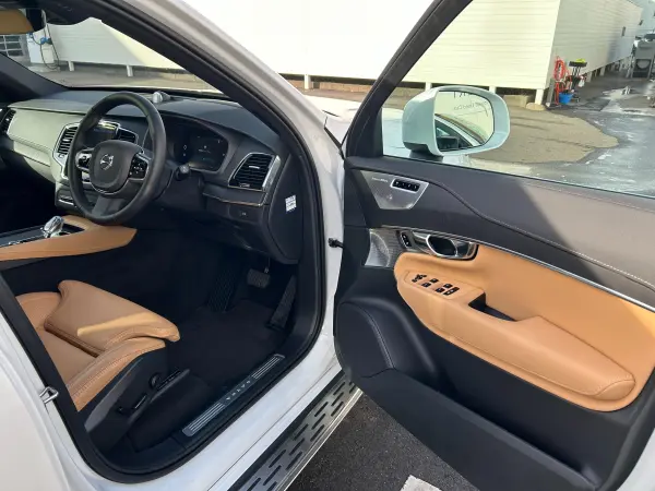 Volvo XC90 Ultra B5 AWD 4WD Google Navigation Bowers & Wilkins Sound System Electric Panoramic Sunroof Electronically Controlled Air Suspension Genuine Running Boards 3-Row Seats Seat & Steering Heater Ventilation Massage Function ETC (Crystal White) — photo 8