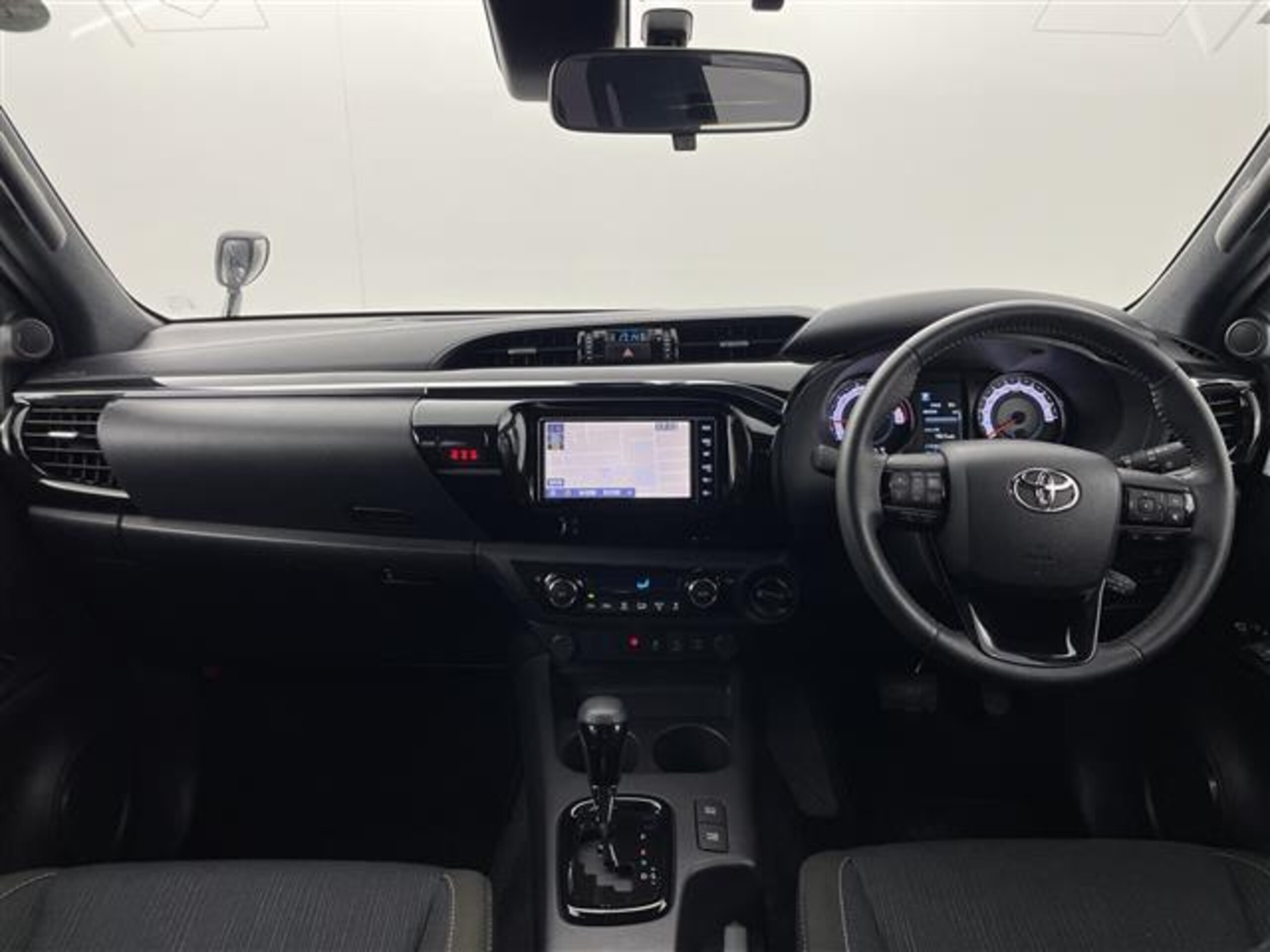 2020 Toyota Hilux — photo 2