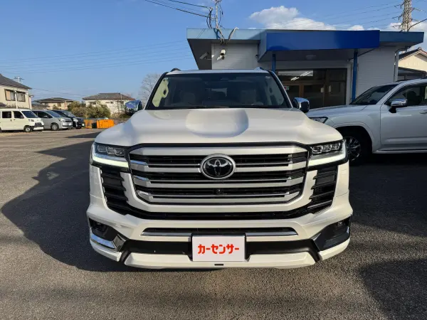 2025 Toyota Landrcuiser 300 — photo 2