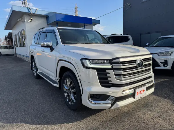 2025 Toyota Landrcuiser 300 — photo 3