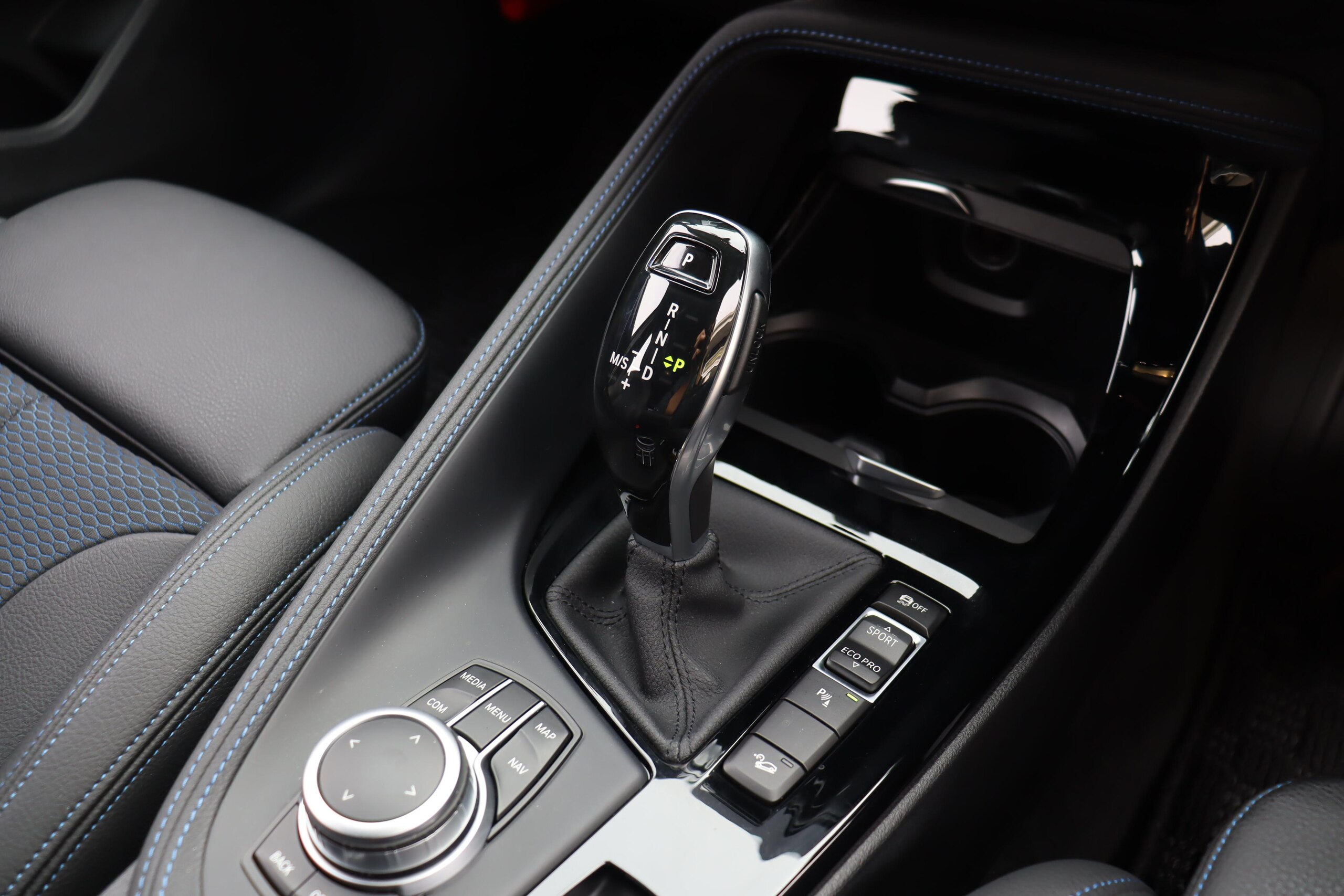 BMW X1 xDrive 18d M Sport 4WD — photo 7