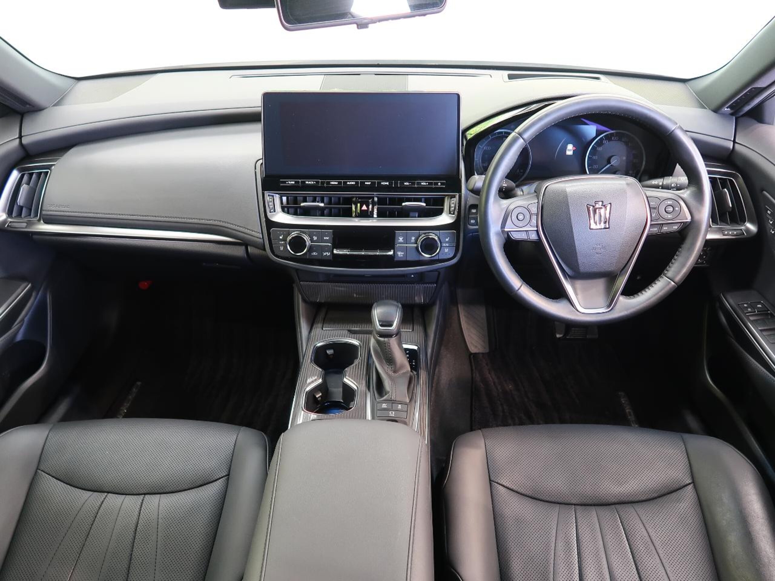 2021 Toyota Crown — photo 2