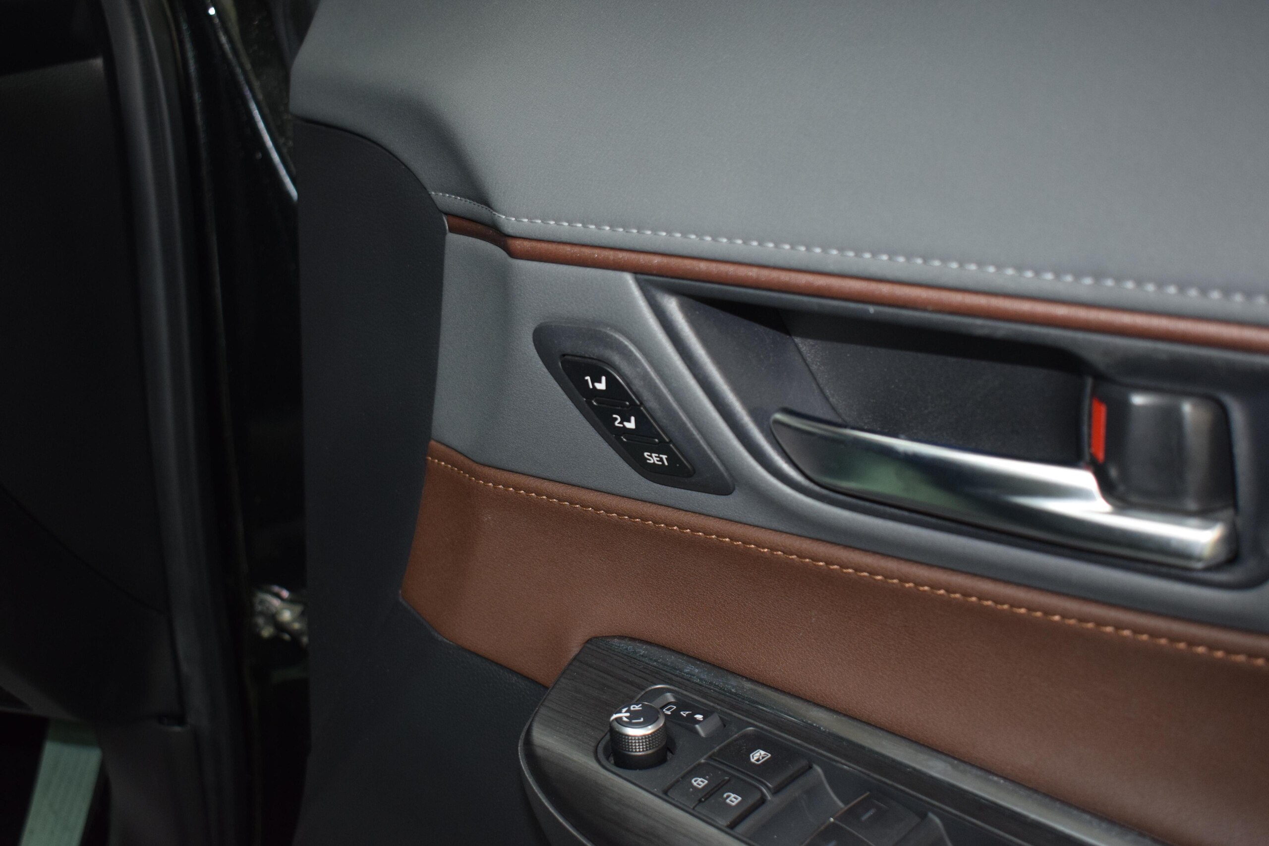 Toyota Harrier 2.5 Hybrid E-Four Z Leather Package 4WD — photo 9