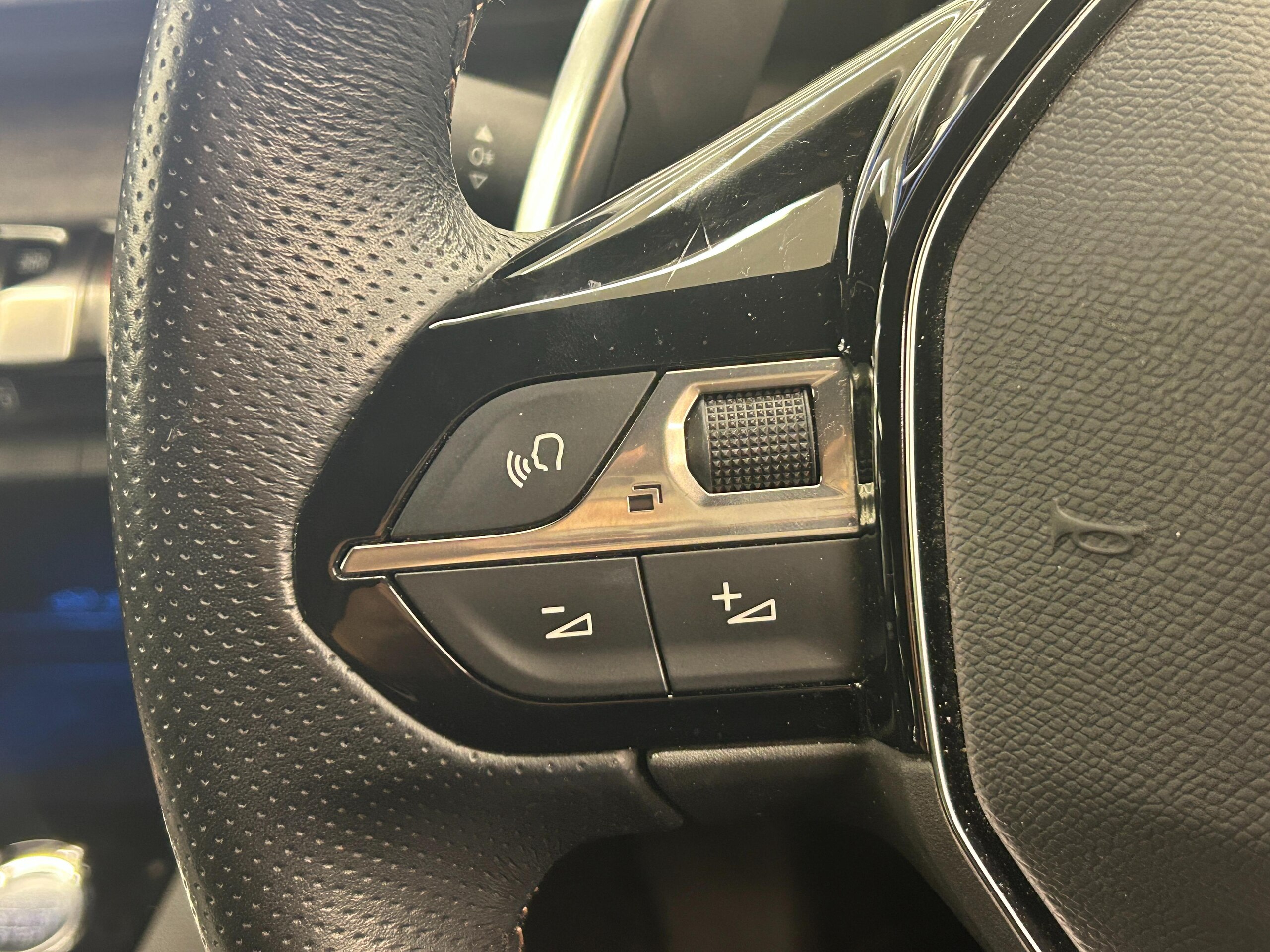 Peugeot 3008 GT BlueHDi Diesel Turbo — photo 8