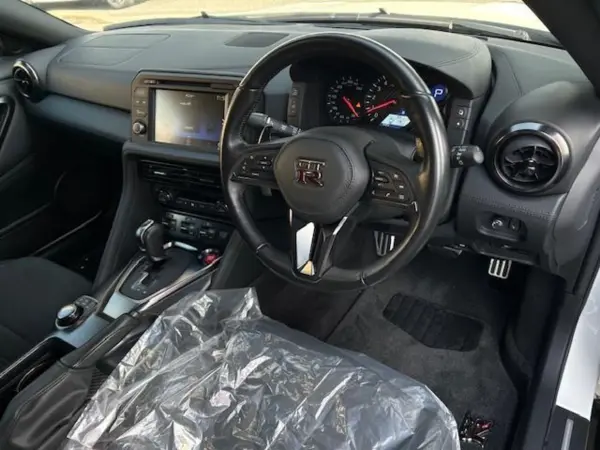 2019 Nissan Gt-r — photo 3
