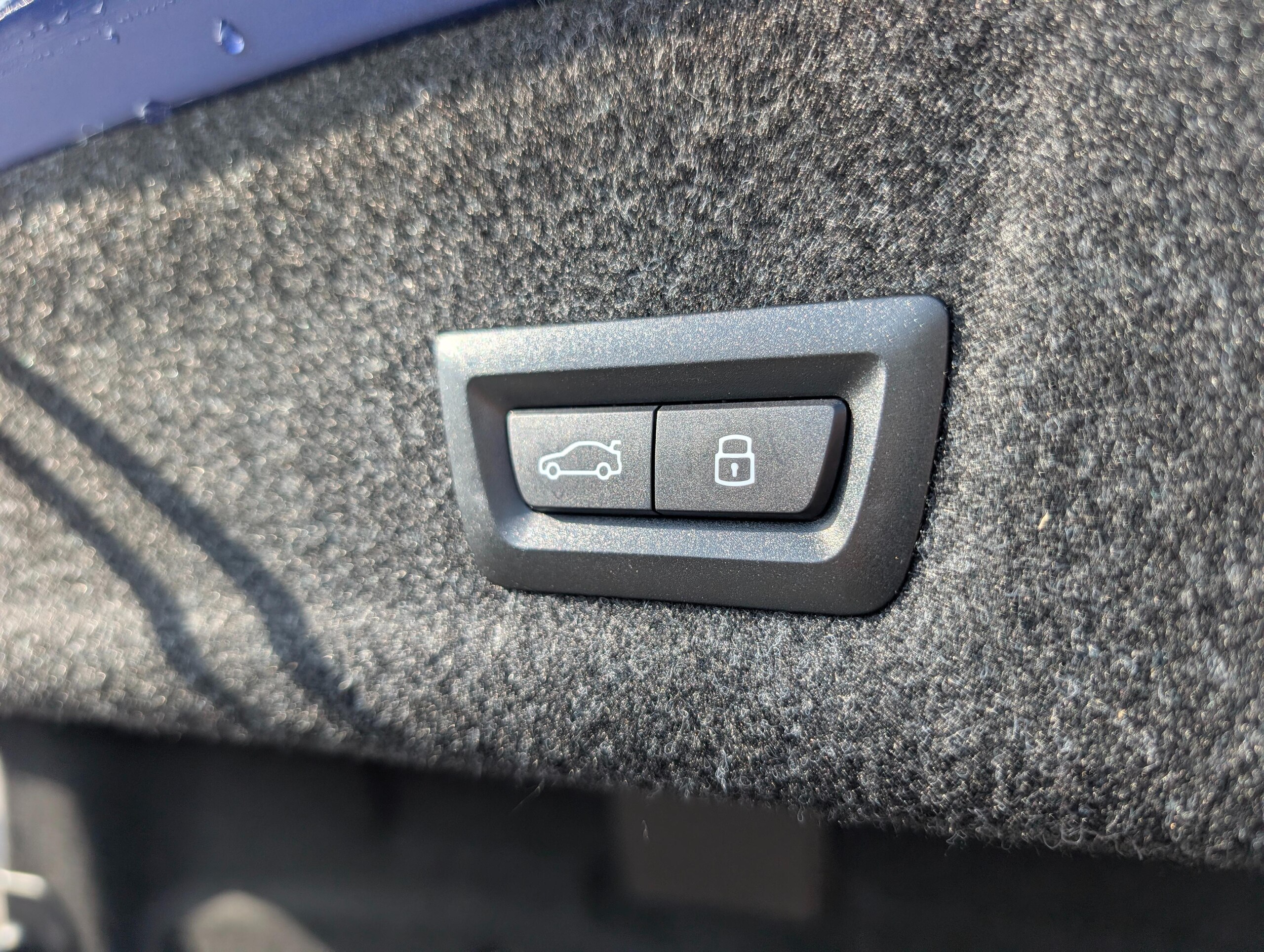 BMW 3 Series 318i M Sport Edition Shadow with Curved Display Navigation, Seat Heaters, 19-inch Alloy Wheels, Active Cruise Control, Surround View Camera, Apple CarPlay, Non-Smoking, Rental Car Up — photo 8