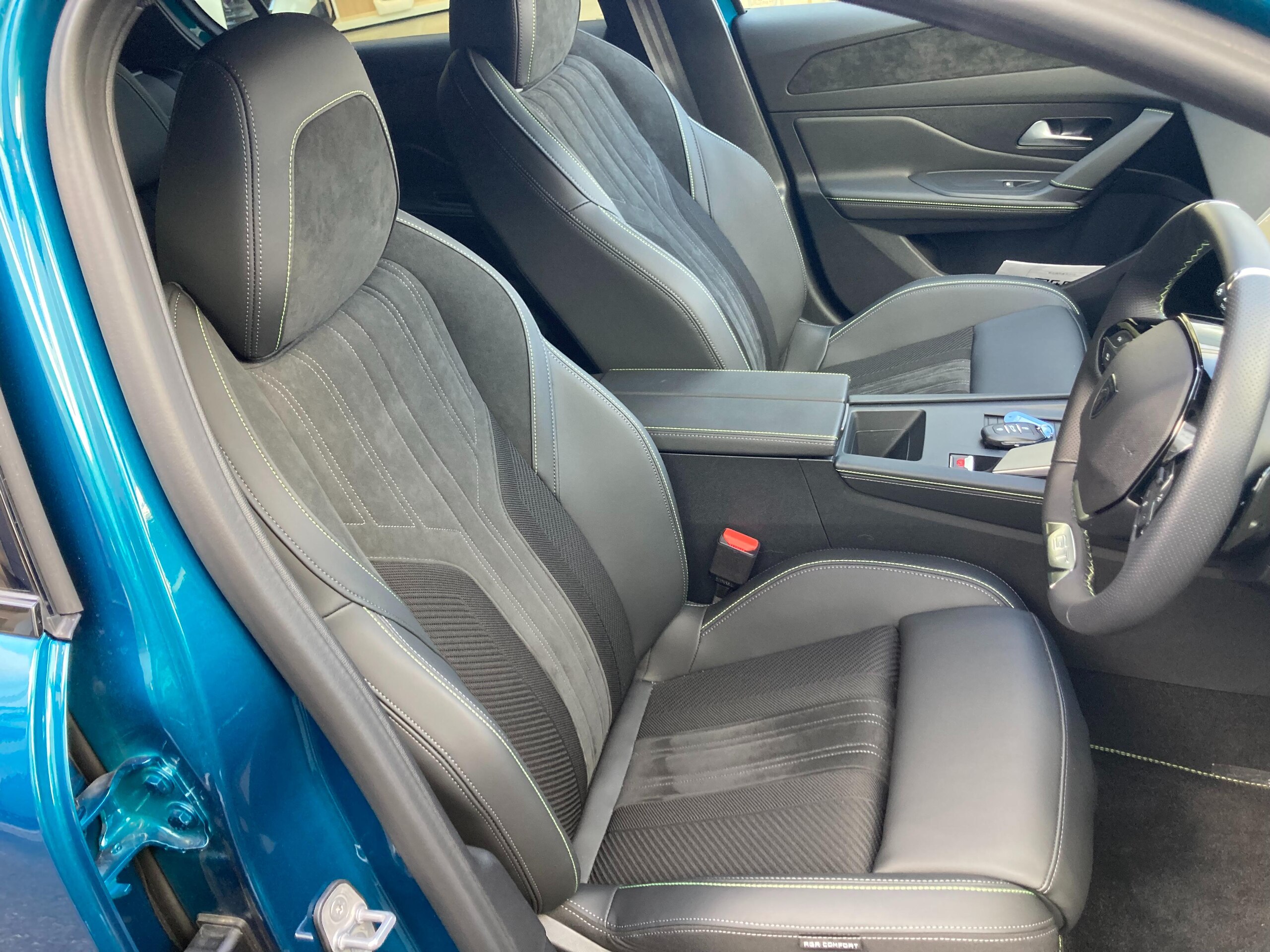 Peugeot 308GT Hybrid — photo 9