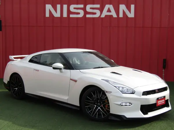Nissan GT-R 3.8 Black Edition 4WD Registered Unused Car MY25 Final Model Privacy Glass Side & Curtain Airbags BOSE Sound Paddle Shift Rear Spoiler Brembo Calipers 20-inch Alloy Wheels Backup Camera (Brilliant White Pearl 3-Coat Pearl)