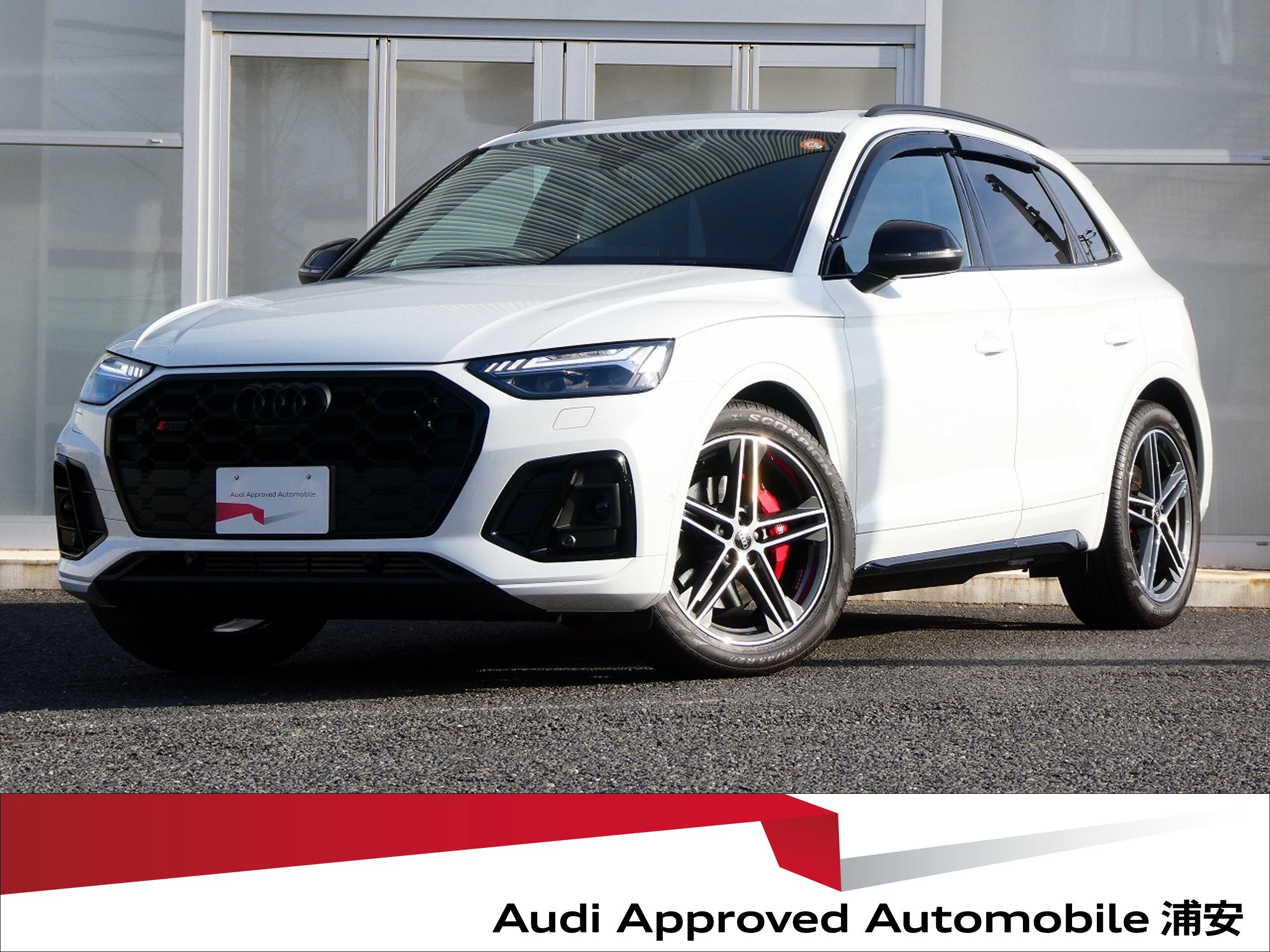 Audi SQ5 3.0 4WD Sunroof Air Suspension Black Styling Leather Red Calipers Comfort Package TV