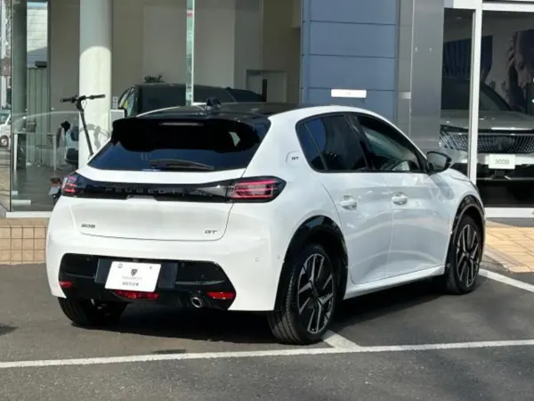 2025 Peugeot 208 — photo 2