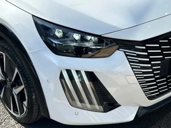 Peugeot 208 GT — photo 9