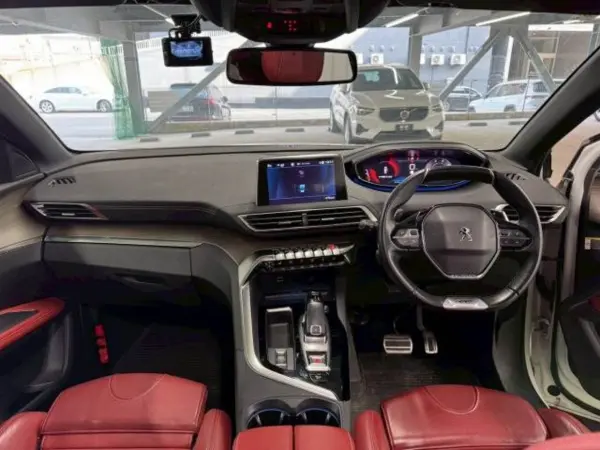 2022 Peugeot 5008 — photo 2