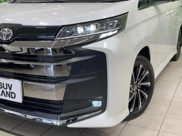 Toyota Noah 2.0 S-Z Non-Smoking Vehicle Genuine 10-inch Navigation Rear Seat Monitor 360-Degree Camera Toyota Team Mate Comfort Convenience Package Radar Cruise Advanced Park Both Side Power Doors Triple LED Headlights Half Leather Front and Middle Seat Heaters ETC2.0 (White Pearl Crystal Shine) — photo 8