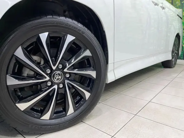 Toyota Noah 2.0 S-Z Non-Smoking Vehicle Genuine 10-inch Navigation Rear Seat Monitor 360-Degree Camera Toyota Team Mate Comfort Convenience Package Radar Cruise Advanced Park Both Side Power Doors Triple LED Headlights Half Leather Front and Middle Seat Heaters ETC2.0 (White Pearl Crystal Shine) — photo 9