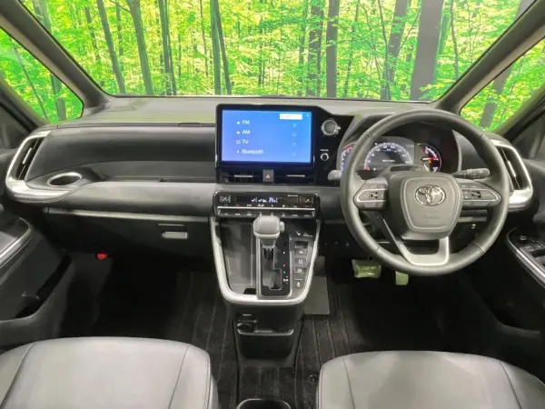 2022 Toyota Noah — photo 2