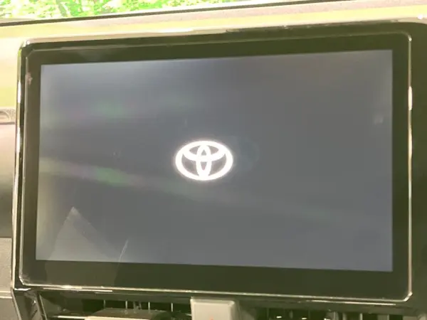 Toyota Noah 2.0 S-Z Non-Smoking Vehicle Genuine 10-inch Navigation Rear Seat Monitor 360-Degree Camera Toyota Team Mate Comfort Convenience Package Radar Cruise Advanced Park Both Side Power Doors Triple LED Headlights Half Leather Front and Middle Seat Heaters ETC2.0 (White Pearl Crystal Shine) — photo 7