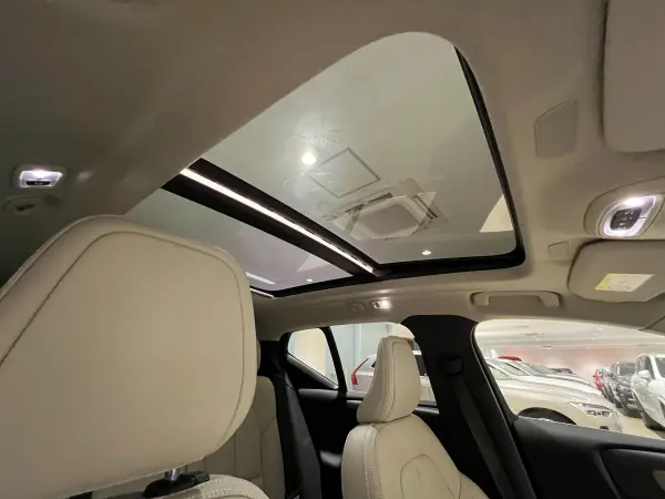 Volvo XC40 B4 AWD Inscription 4WD Genuine Leather Seats Genuine HDD Navigation Harman/Kardon (Crystal White Pearl) — photo 8