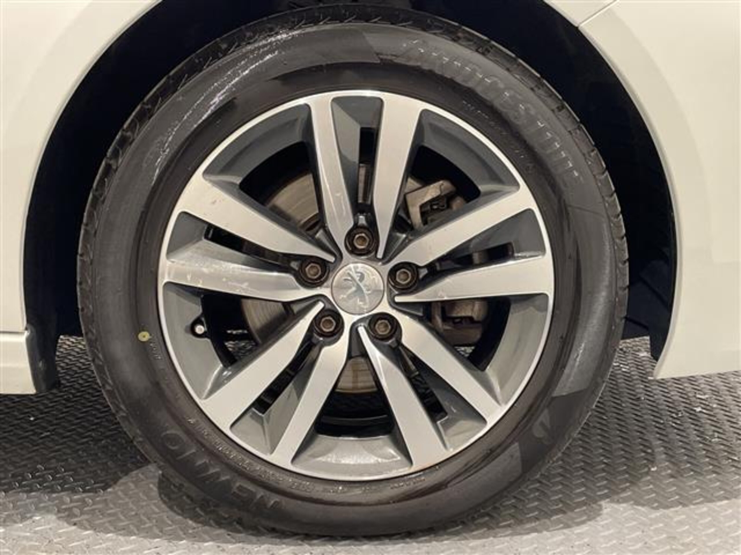 Peugeot 308 Allure BlueHDi Diesel Turbo — photo 8