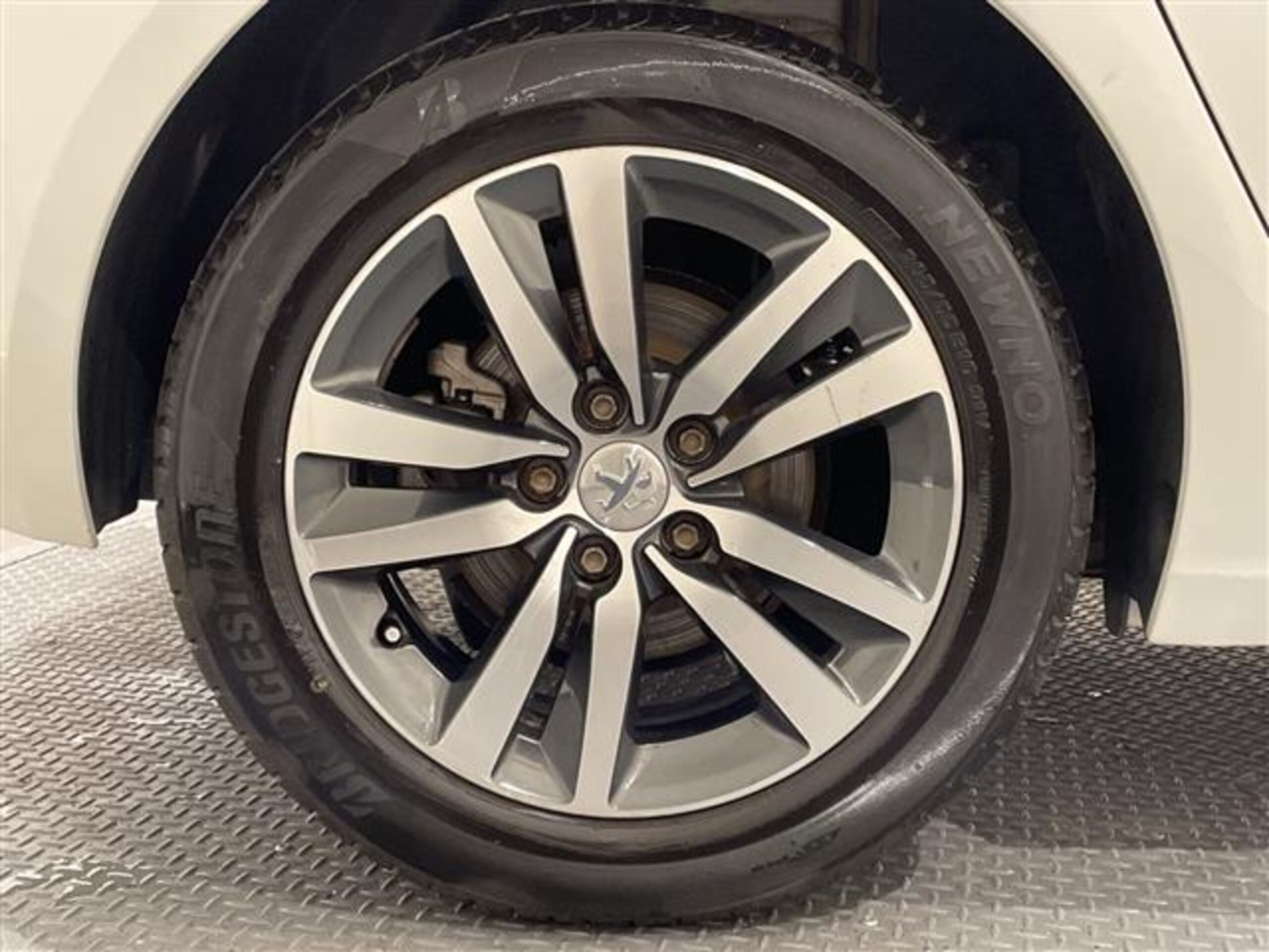 Peugeot 308 Allure BlueHDi Diesel Turbo — photo 9