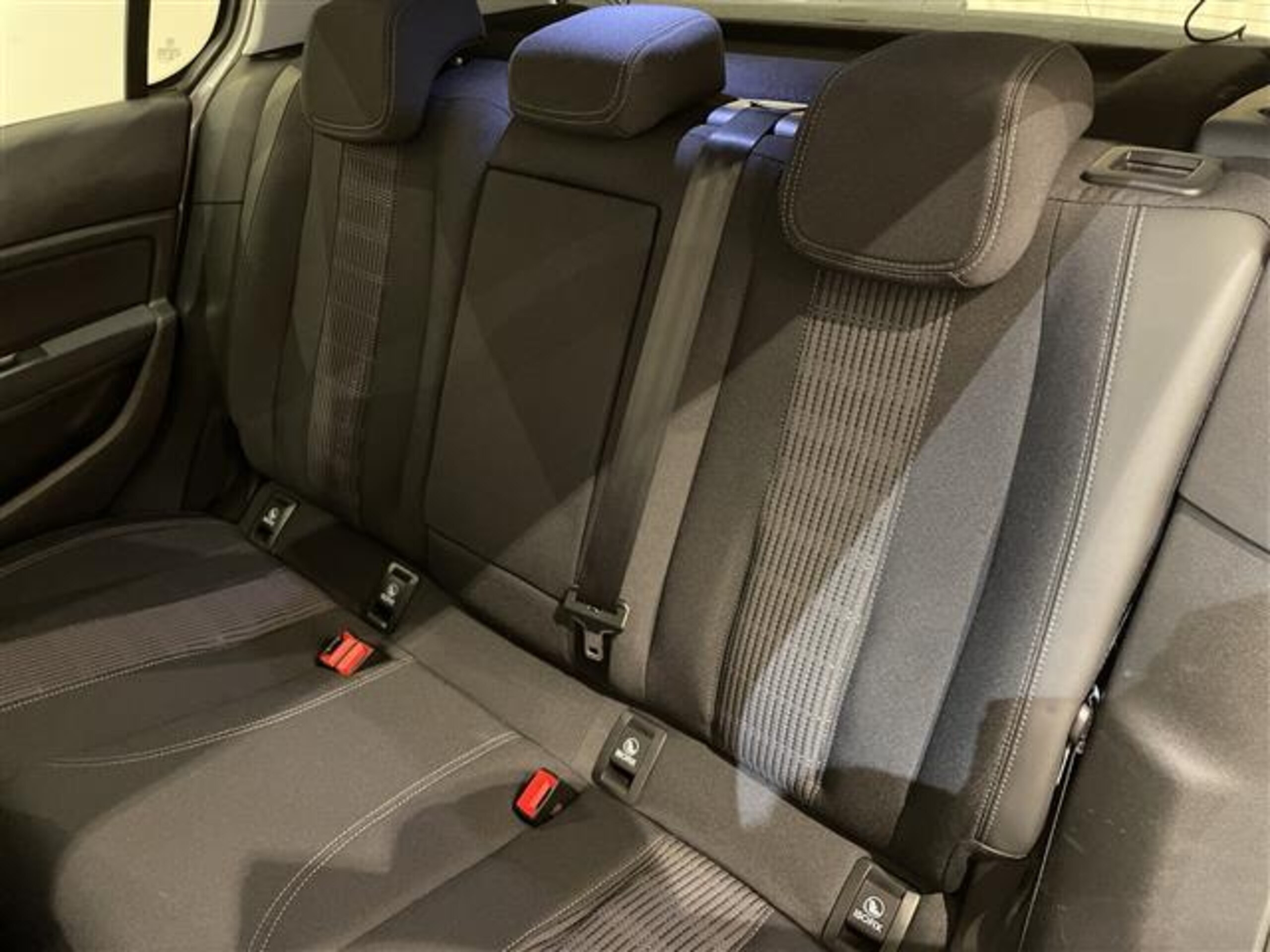 2019 Peugeot 308 — photo 2