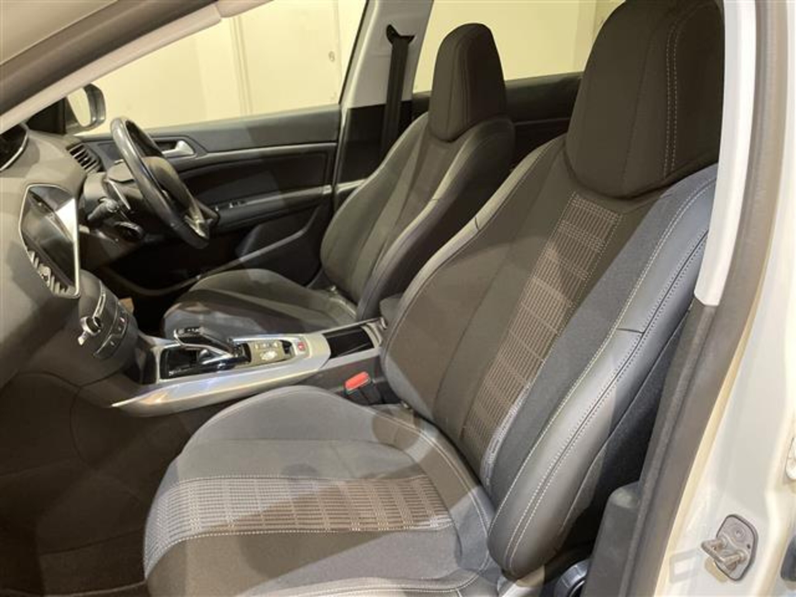 Peugeot 308 Allure BlueHDi Diesel Turbo — photo 7