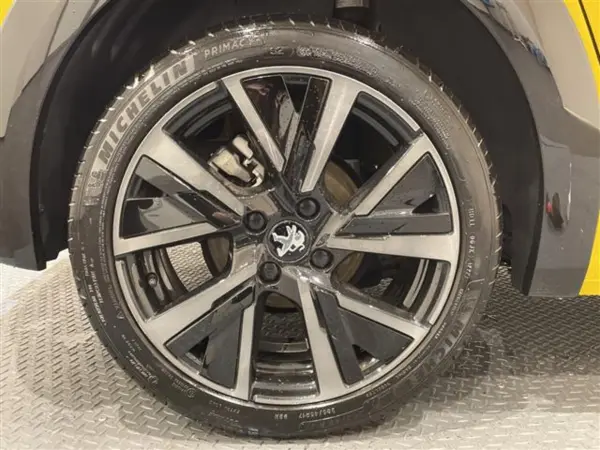 Peugeot 208GT Sunroof Apple CarPlay Bluetooth Rear View Camera Interior Ambient Lamp Electric Parking Brake/Hill Start Assist Active Safety Brake Seat Heater (Falo Yellow) — photo 8