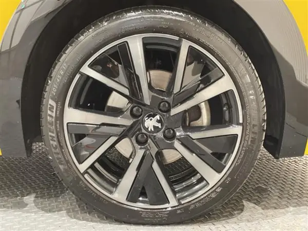 Peugeot 208GT Sunroof Apple CarPlay Bluetooth Rear View Camera Interior Ambient Lamp Electric Parking Brake/Hill Start Assist Active Safety Brake Seat Heater (Falo Yellow) — photo 9