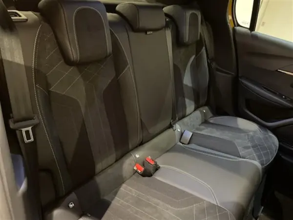 2022 Peugeot 208 — photo 2