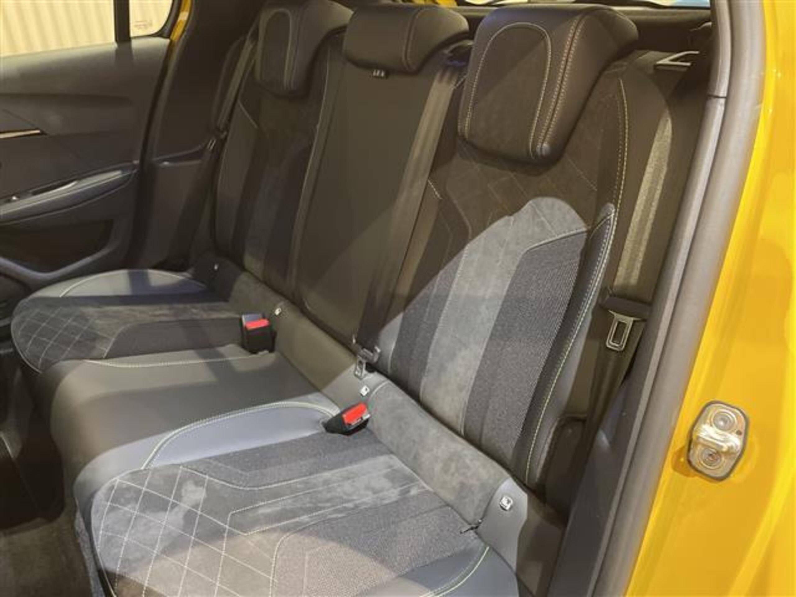 2022 Peugeot 208 — photo 3