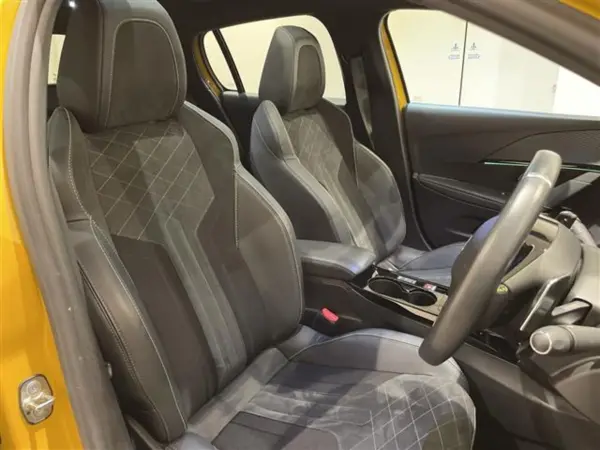 Peugeot 208GT Sunroof Apple CarPlay Bluetooth Rear View Camera Interior Ambient Lamp Electric Parking Brake/Hill Start Assist Active Safety Brake Seat Heater (Falo Yellow) — photo 7