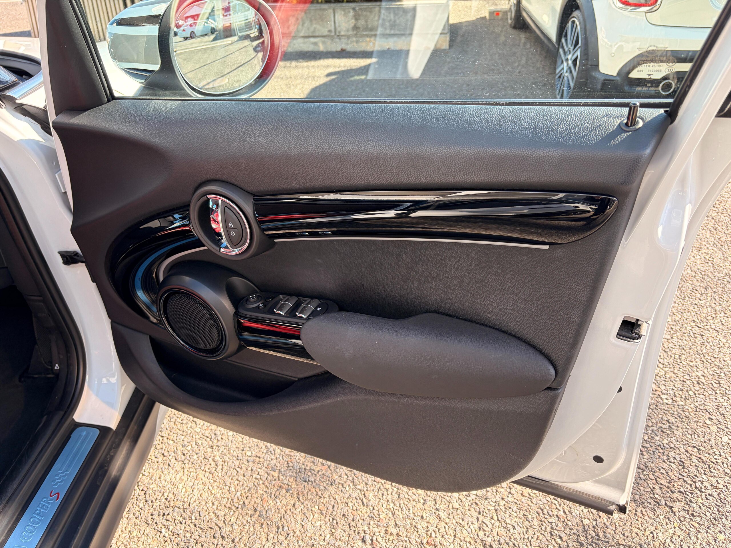 Mini Cooper SD 5-Door Premium Plus Package with Cabana Seat Covers, Seat Heaters, Navigation — photo 9