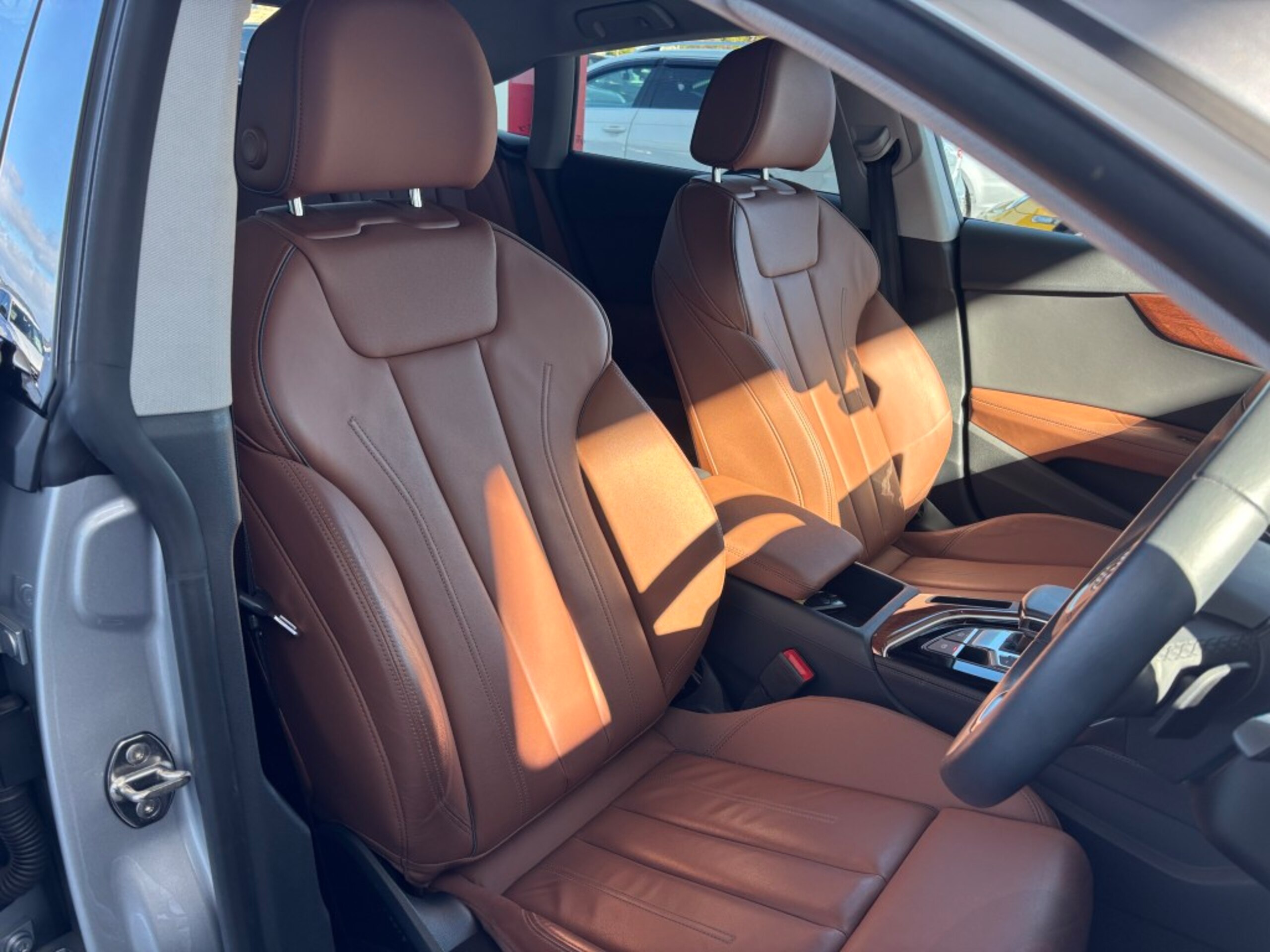 Audi A5 Sportback 35 TDI Advanced with Luxury Package, TV Tuner, Comfort Package, Privacy Glass, Walnut Brown Decorative Panel (Floret Silver Metallic) — photo 8