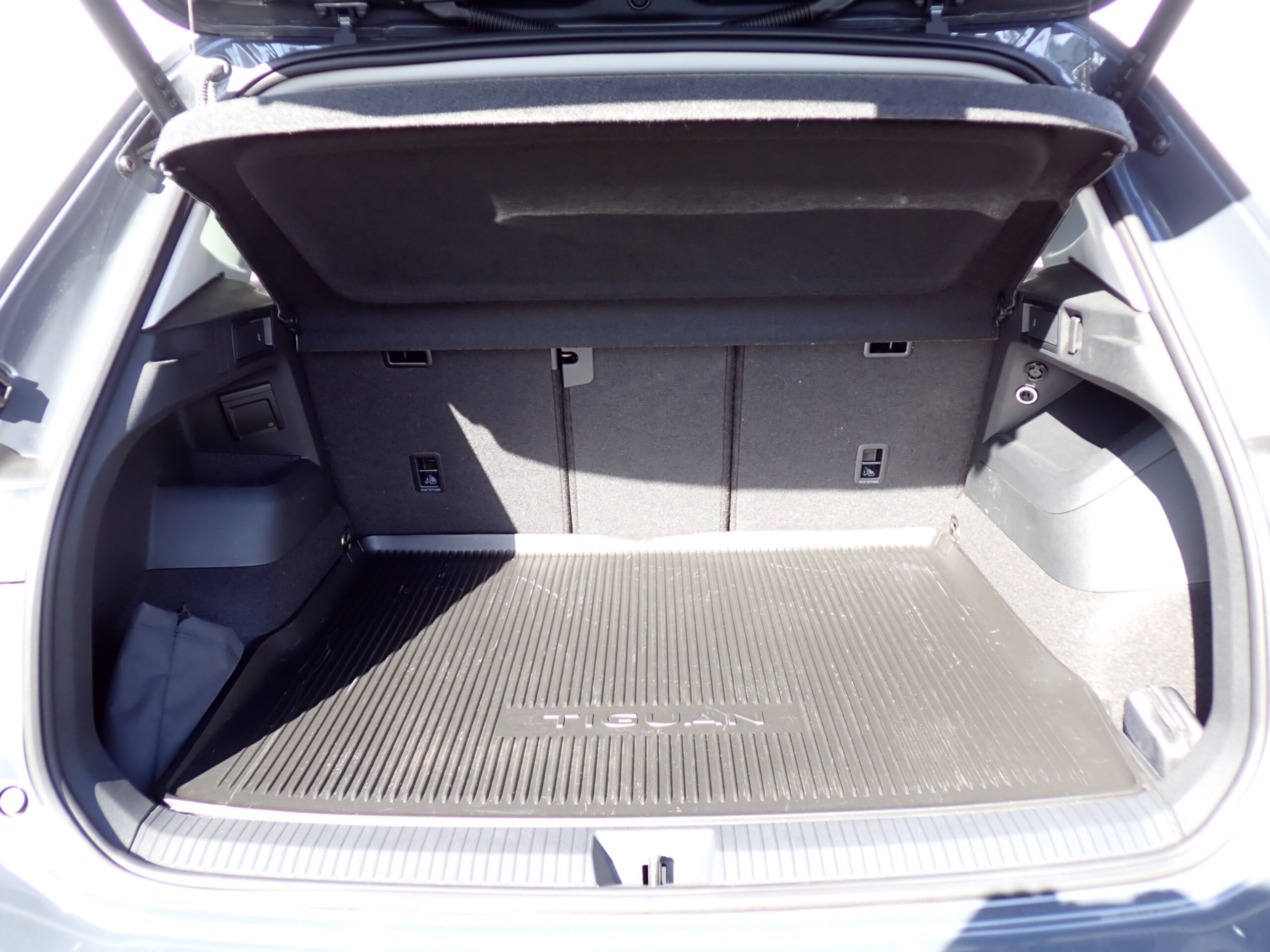 Volkswagen Tiguan eTSI Elegance — photo 8