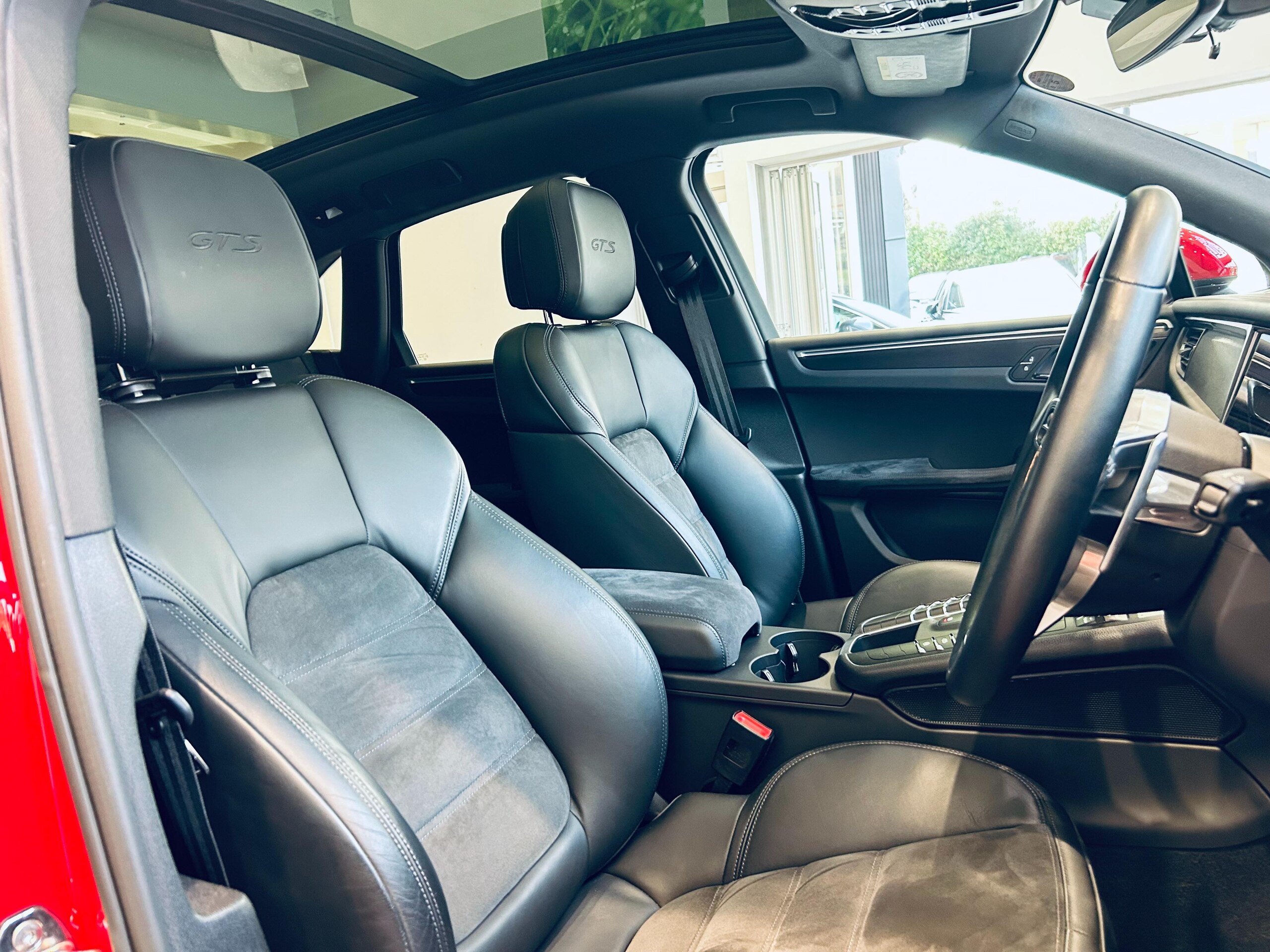 Porsche Macan GTS PDK 4WD — photo 9