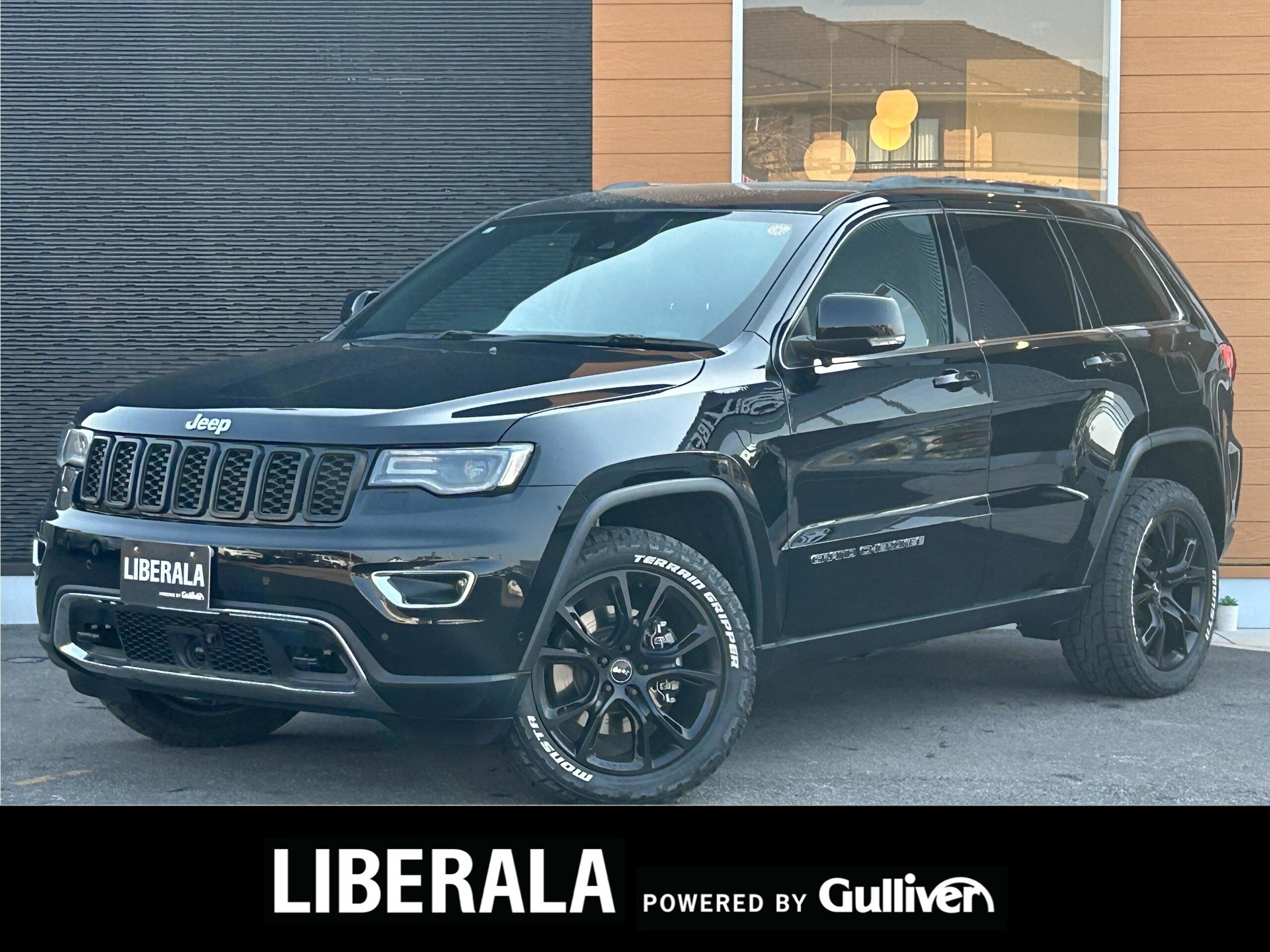 Jeep Grand Cherokee Limited (without Air Suspension) 4WD Black Leather Seats with Seat Ventilation, Heated Steering Wheel, Collision Mitigation Braking, Adaptive Cruise Control, Blind Spot Monitor, Lane Keep Assist, Factory Navigation, Full-Seg TV, Apple CarPlay, Backup Camera (Diamond Black Crystal Pearl C)