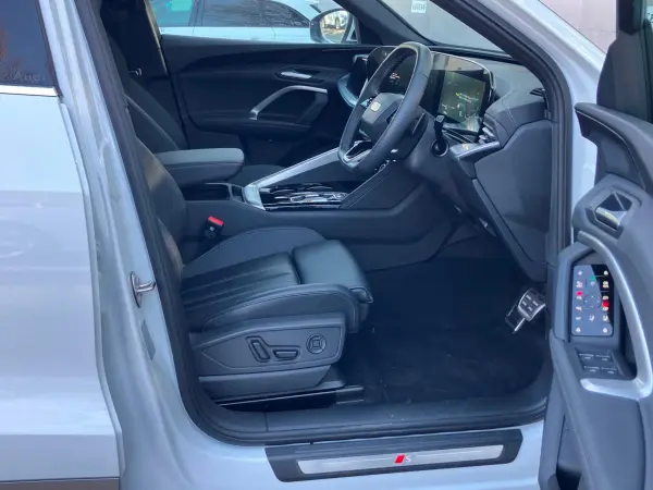 Audi Q5 TDI Quattro 150kW Advanced S Line Package Diesel Turbo 4WD Certified Used Car S Line Interior Plus Package Lighting Package Surround View Camera Seat Heater (Front) 3-Zone Automatic Air Conditioner (Glacier White Metallic) — photo 8