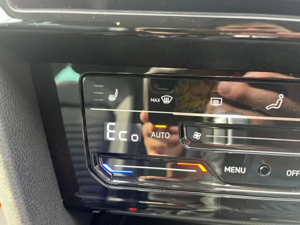 Volkswagen Passat Variant GTE Advance One Owner Fine Nappa Leather Non-Smoking Vehicle Driving Profile Traffic Jam Assist Adaptive Cruise 18-inch LED Matrix Headlights Digital Cockpit Head-Up Display Discover Pro (Deep Black Pearl Effect) — photo 7