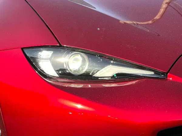 Mazda Roadster 1.5 S Special Package 6MT 8.8-inch Mazda Connect Display LED Headlights Leather-Wrapped Steering Wheel Genuine 16-inch Alloy Wheels Blind Spot Monitoring Clearance Sonar Non-Smoking Car Smart Key (Soul Red Crystal Metallic) — photo 8