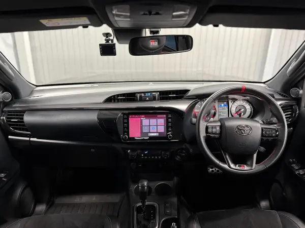 2023 Toyota Hilux — photo 2