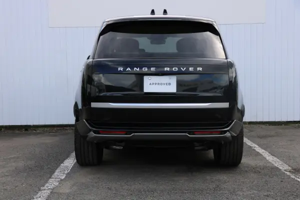 Land Rover Range Rover Autobiography 4.4L P530 Standard Wheelbase 4WD with Chauffeur Mode, Rear Seat Heating & Cooling, Power Rear Armrest, Leather Interior (Santorini Black Metallic) — photo 9