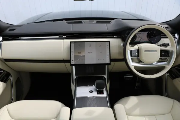 Land Rover Range Rover Autobiography 4.4L P530 Standard Wheelbase 4WD with Chauffeur Mode, Rear Seat Heating & Cooling, Power Rear Armrest, Leather Interior (Santorini Black Metallic) — photo 7