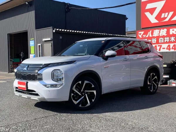 Mitsubishi Outlander PHEV 2.4 P 4WD with Sunroof, BOSE Sound, Factory Navi, TV, 360 Camera, Digital Rearview Mirror, Collision Mitigation Brake, Lane Keep, Corner Sensors, Adaptive Cruise Control, Power Tailgate, ETC, Dashcam, Charging Outlet, Tire Chains (White) — photo 7