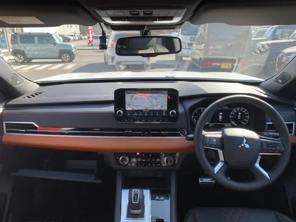 2022 Mitsubishi Outlander — photo 2