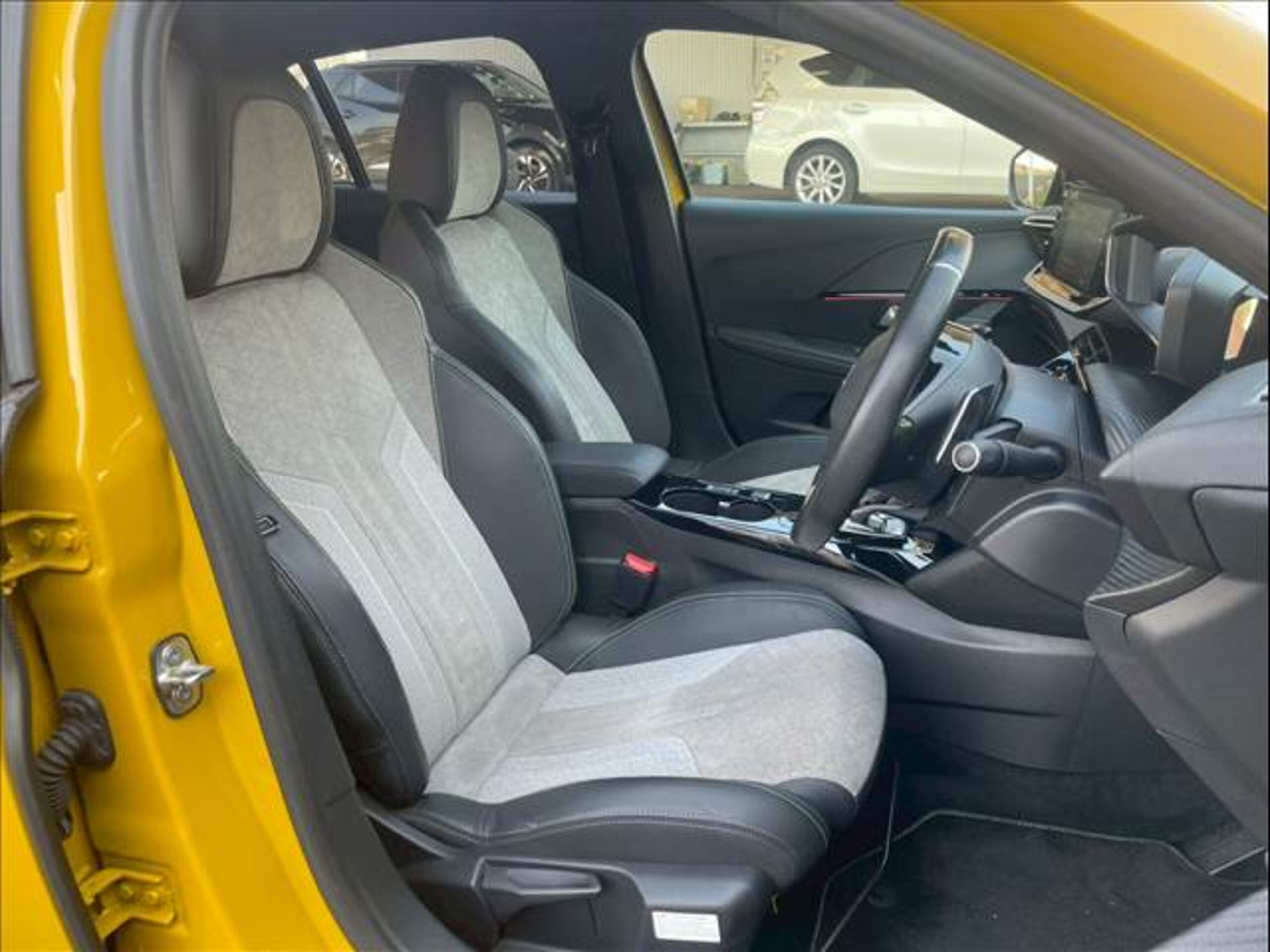 Peugeot 208GT — photo 7