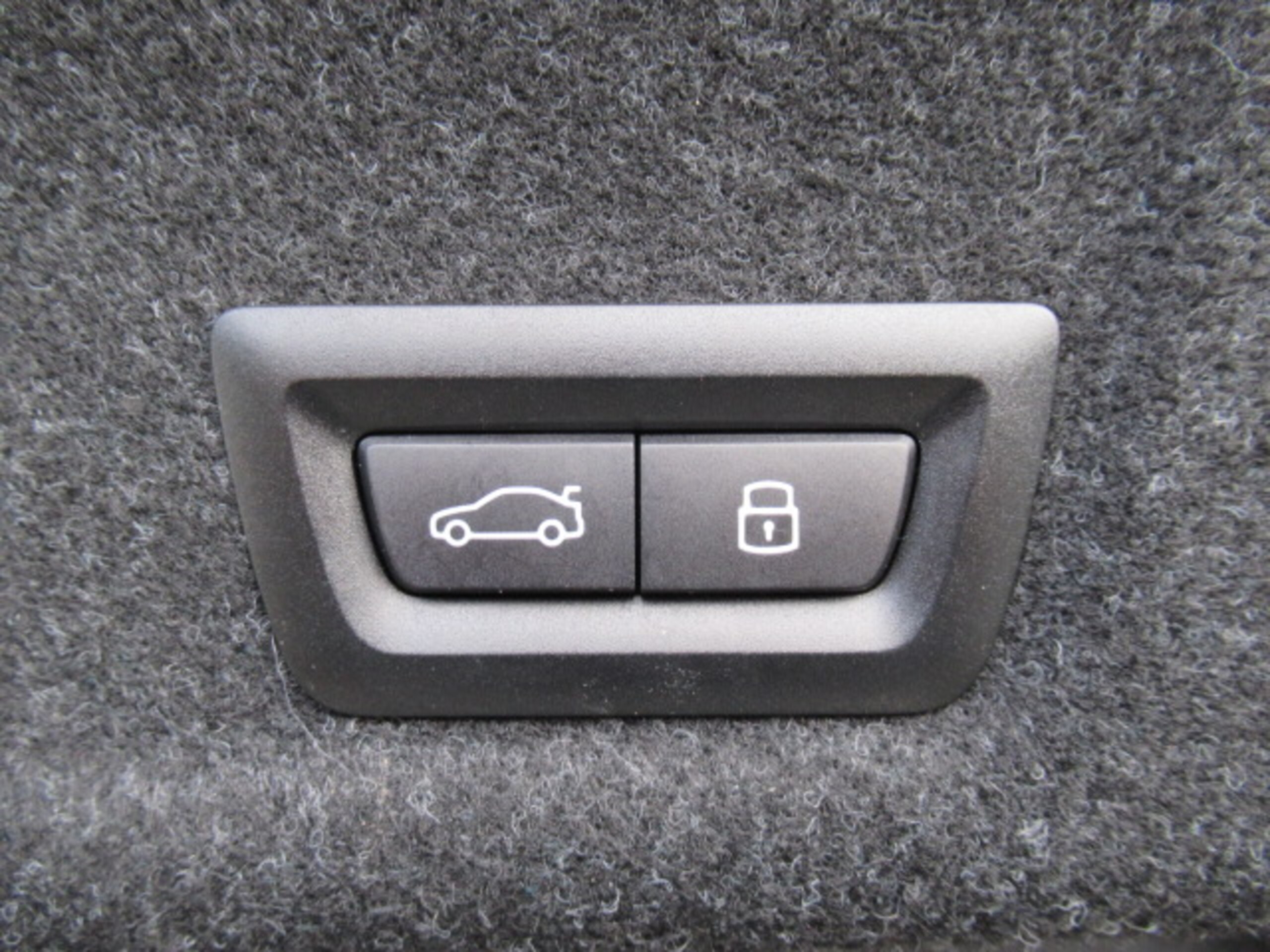 BMW 3 Series 320d xDrive M Sport Edition Shadow — photo 8