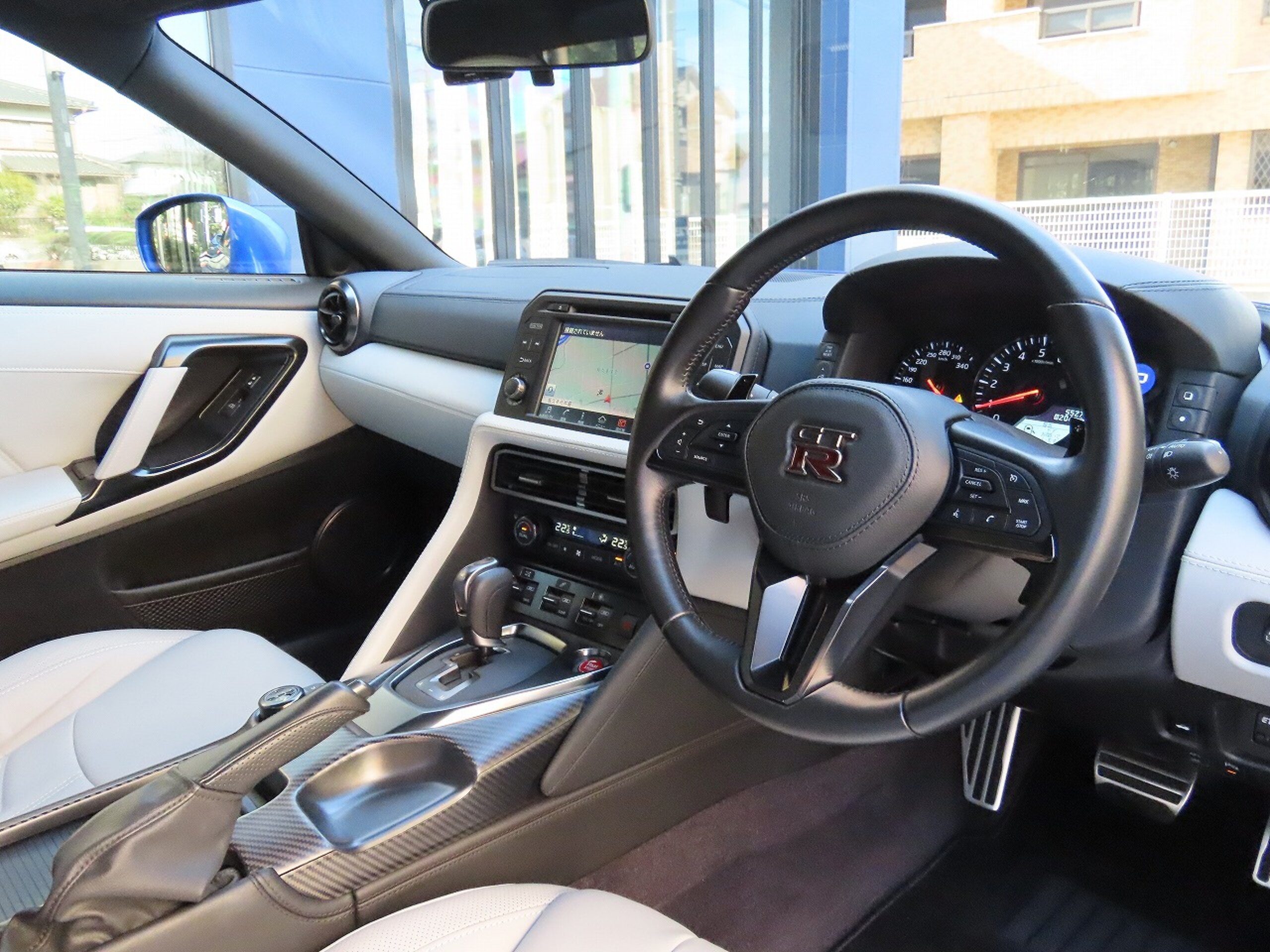 2024 Nissan Gt-r — photo 2