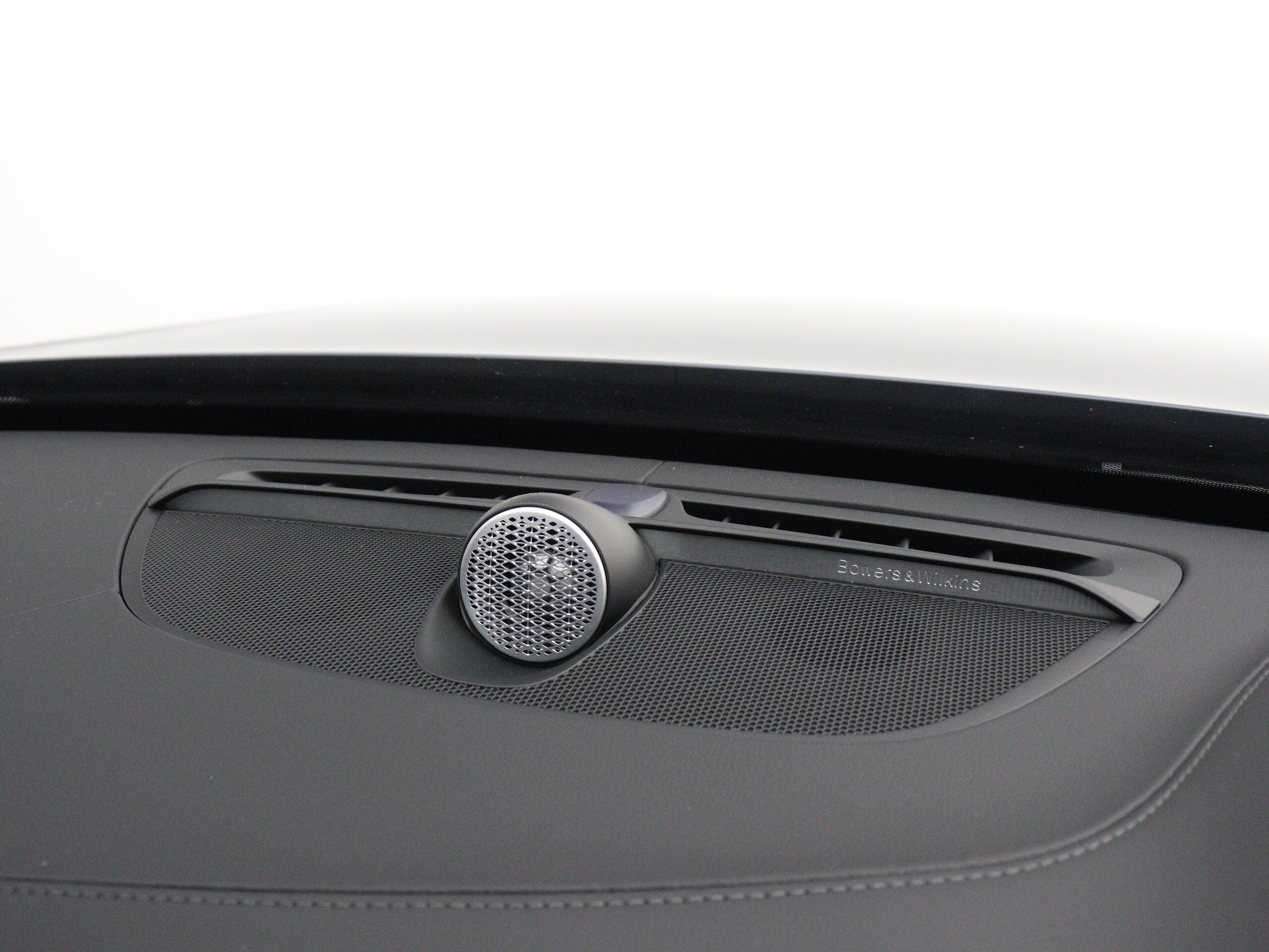 Volvo XC90 Ultimate T8 AWD Plug-in Hybrid 4WD PHEV Sunroof B&W Air Suspension Demo Car 3-Row 7-Seater Google Built-in Dashcam Digital Rearview Mirror Denim Blue Metallic White Leather Gray Ash Wood Panel Crystal Shift Knob 22-inch Diamond Cut Alloy Wheels — photo 7